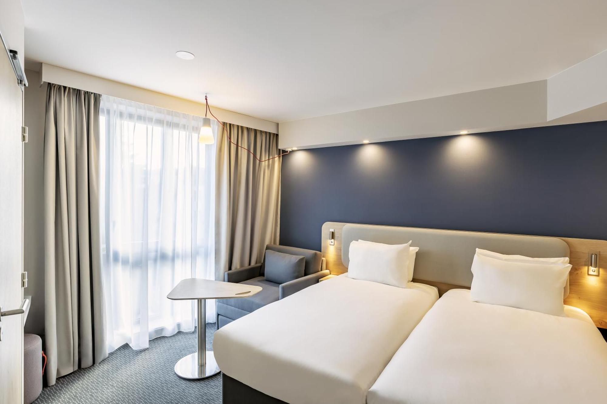 Holiday Inn Express Paris - Poissy By Ihg Buitenkant foto