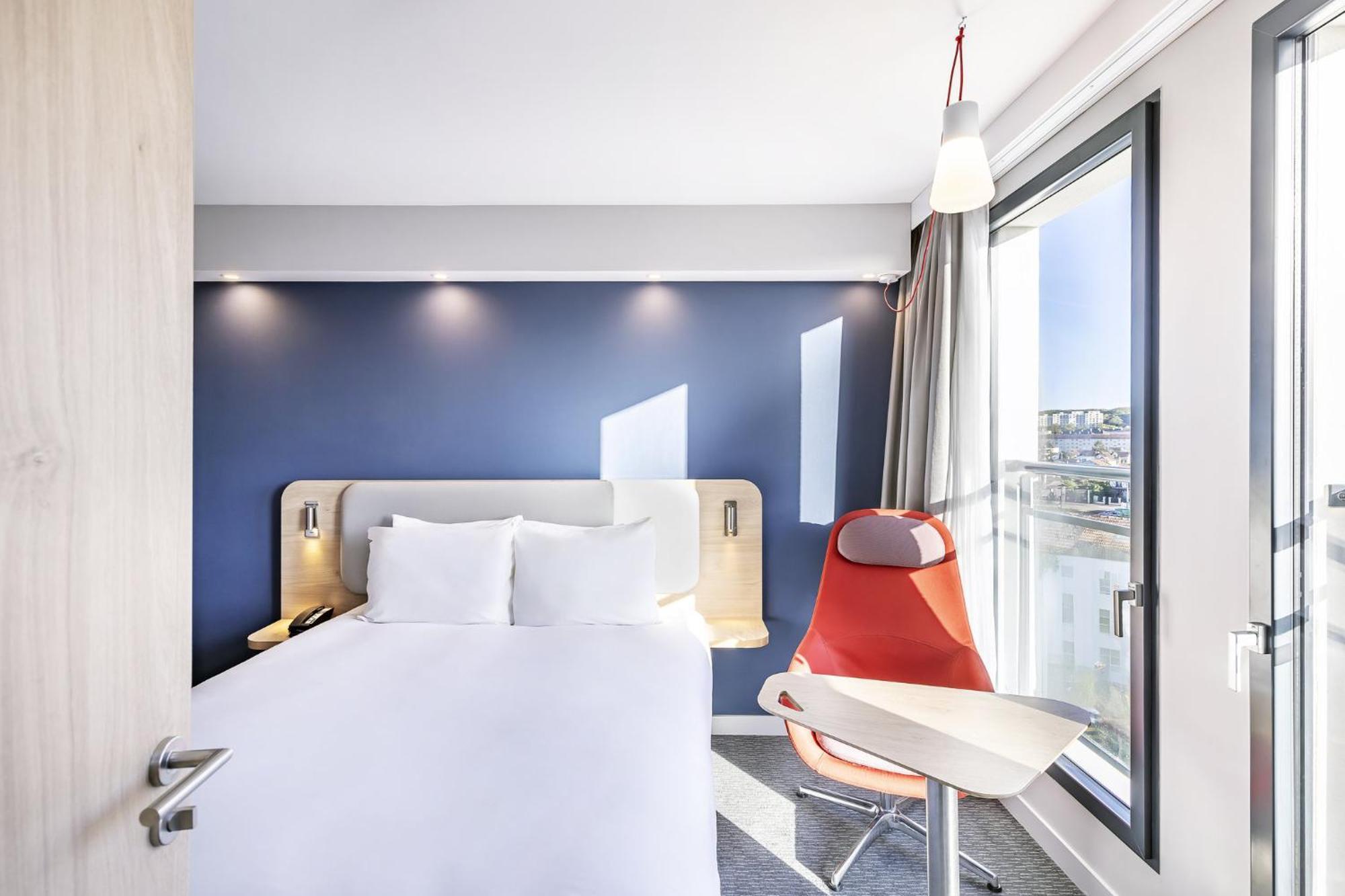 Holiday Inn Express Paris - Poissy By Ihg Buitenkant foto