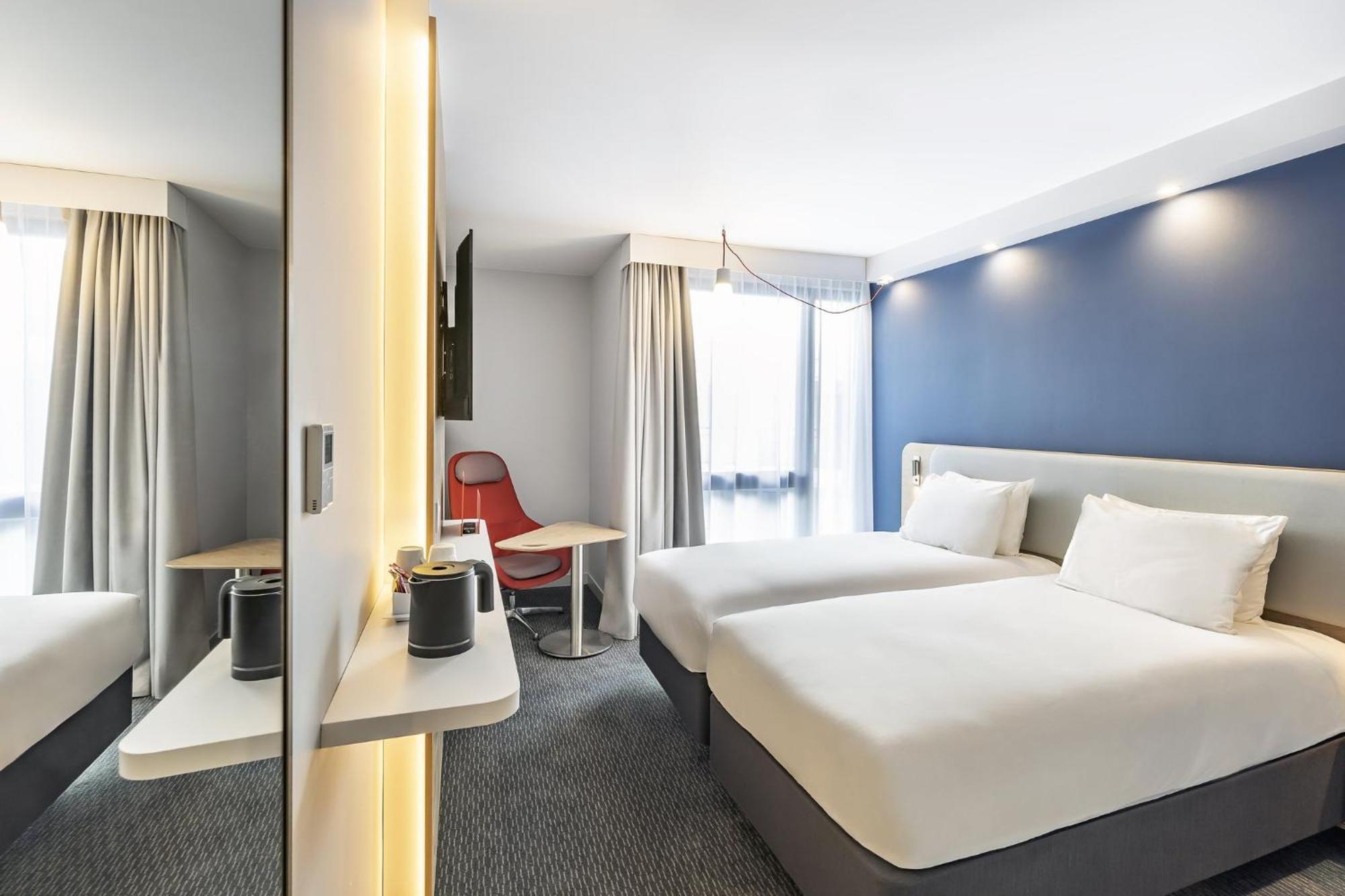 Holiday Inn Express Paris - Poissy By Ihg Buitenkant foto