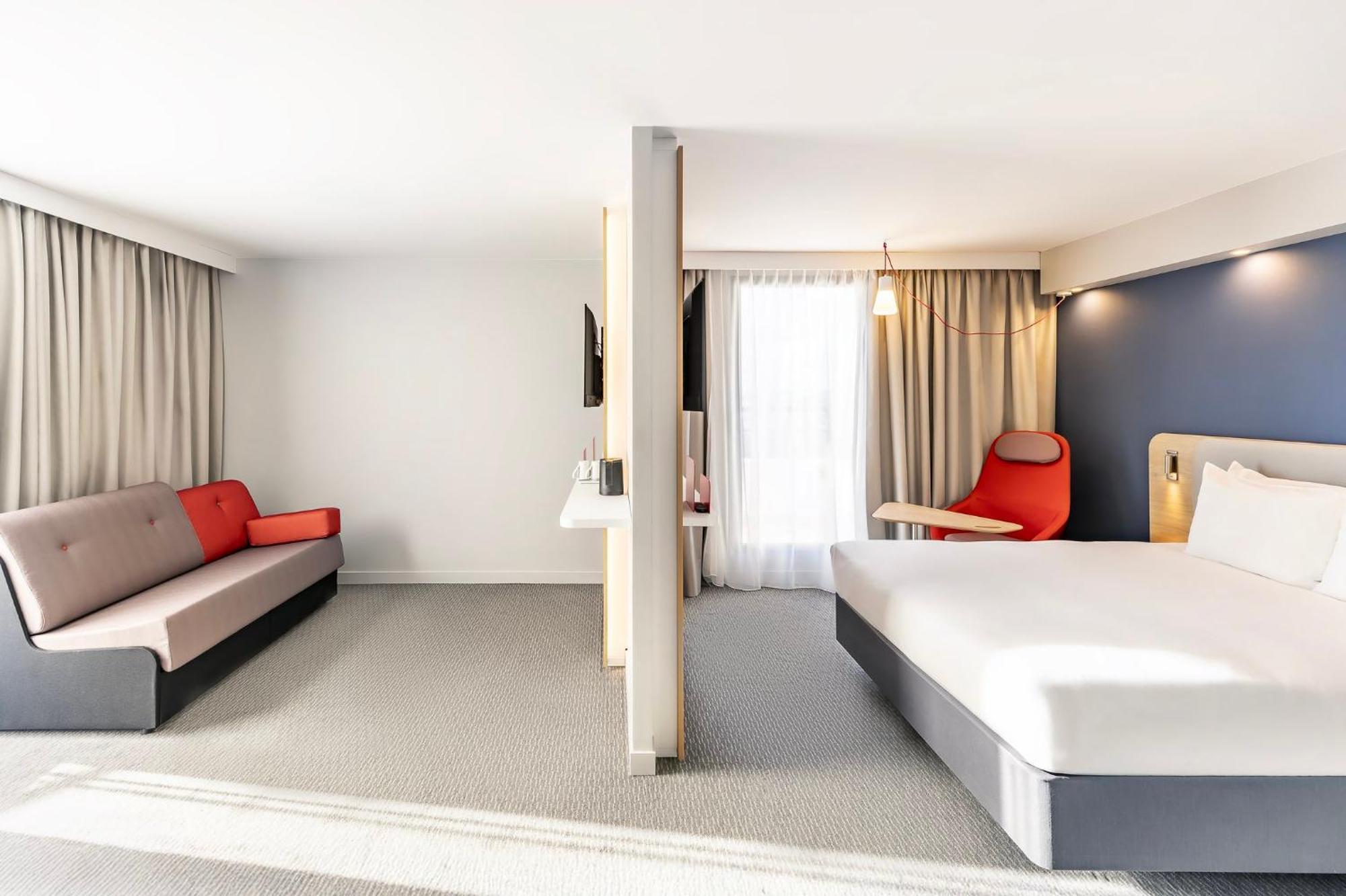 Holiday Inn Express Paris - Poissy By Ihg Buitenkant foto